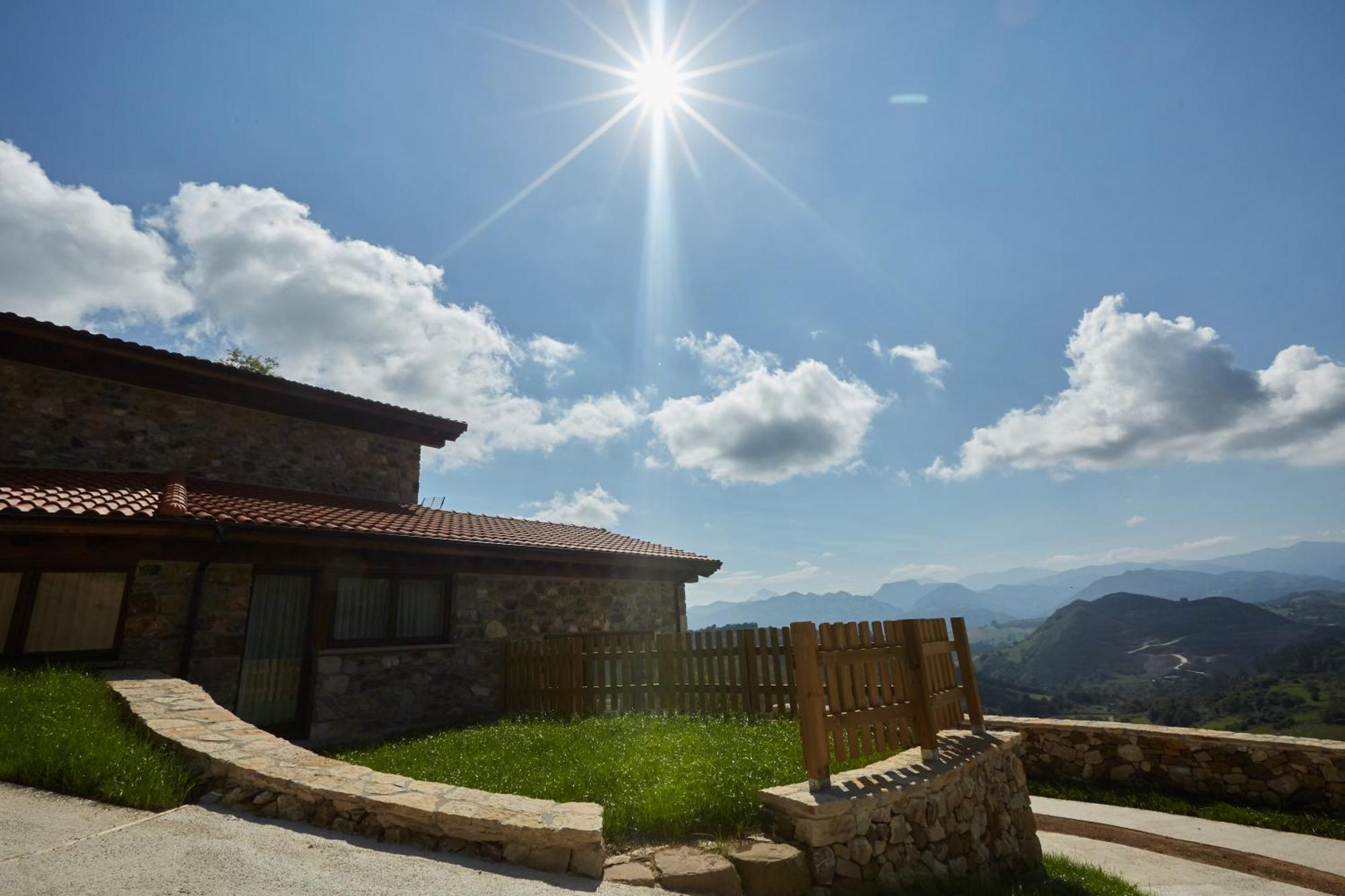 Apartamentos Rurales Casa La Piedra Collía Eksteriør bilde